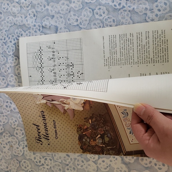 (J) Cross Stitch Patterns Crpss Stitch Books - Picture 11 of 13
